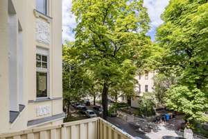 Lichtdurchflutete Altbauwohnung mit Balkon im Herzen des Rheingauviertels – Rheingaustraße 16, 12161 Friedenau, Berlin – Vorschaubild 3