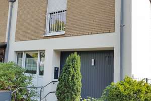 Reiheneckhaus mit Garten und Garage in ruhiger Wohnlage