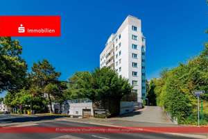 Bad Homburg: Komfortable Dreizimmerwohnung, modernes Bad und Stellplatz