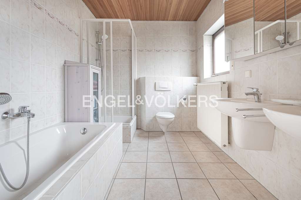 Immobilie in Wachenheim an der Weinstraße - Familienhaus in ruhiger Lage mit Südgarten und mit schönem Blick! - Bild 4