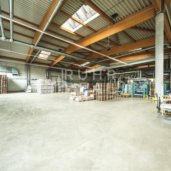 Ebenerdige Produktions- und Lagerhalle mit Laborflächen an der A1| RUHR REAL