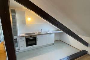 MAXVORSTADT | BEFRISTETE 3-Zimmer-Dachgeschoss-Wohnung mit EBK, Parkett und Videosprechanlage