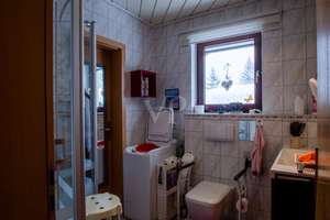 Gepflegtes Einfamilienhaus mit Kamin, Sauna & Garten in Suhl-Neundorf – Die vollständige Adresse der Immobilie erhältst du vom Anbieter., 98527 Neundorf, Suhl – Vorschaubild 19
