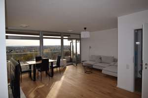 Einfach schön wohnen.  Parkett, Balkon, EBK und geh. Ausstattung, mit Stellplatz und Keller