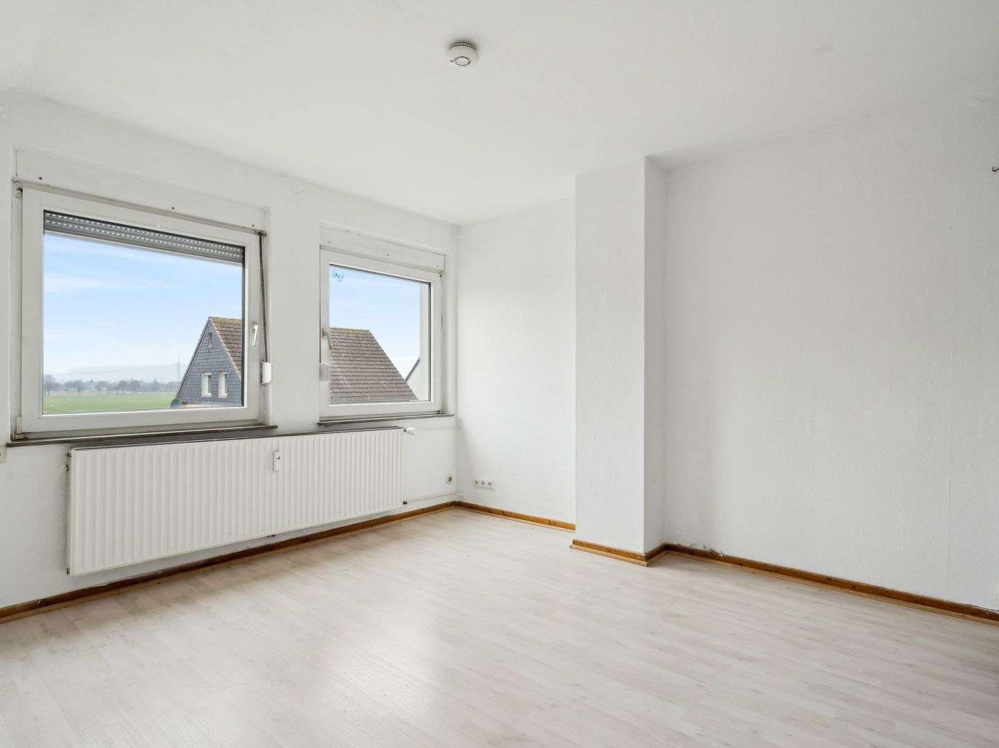 Immobilie in Nordstemmen - Nordstemmen-Heyersum: Zweifamilienhaus mit Garage auf ca. 833 m² großem Grundstück - Bild 6