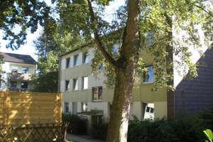 Gut geschnittene 4 Zimmerwohnung mit Balkon in Düsseldorf-Knittkuhl.