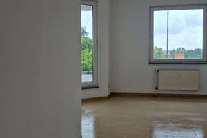 Lichtdurchflutete 2-Zimmer-Wohnung mit Dachterrasse und EBK – Königsberger Straße 19, 12207 Lichterfelde, Berlin – Vorschaubild 2