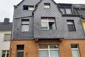 Großzügiges Familiendomizil mit 3 Wohnungen und großem Garten