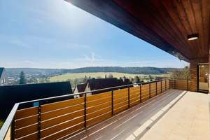 Modernisierte Wohnung mit Haus-in-Haus-Charakter und traumhaftem Talblick