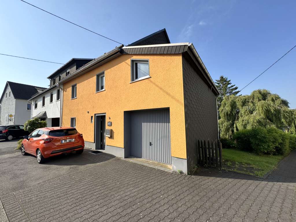 Immobilie in Bad Marienberg (Westerwald) - gepflegte Doppelhaushälfte mit Terrasse und Garage - Bild 0
