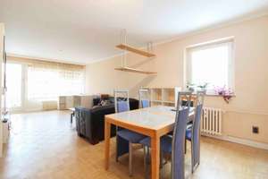 Renovierungsbedürftige 2 - Zimmer Wohnung mit Loggia