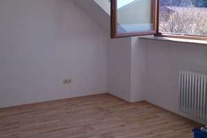 Gemütliche 1-Zimmer-DG-Wohnung in der Gemeinde Pfaffenhofen /Glonn  – Die vollständige Adresse der Immobilie erhältst du vom Anbieter., 85235 Pfaffenhofen an der Glonn – Vorschaubild 2