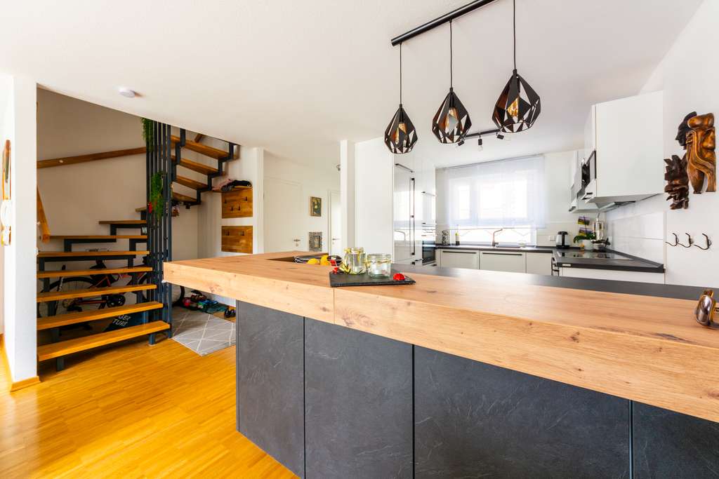 Immobilie in Vogtsburg im Kaiserstuhl - Ankommen und Wohlfühlen: Ihr neuwertiges Zuhause in sehr ruhiger Lage mit viel Platz für die Familie - Bild 0