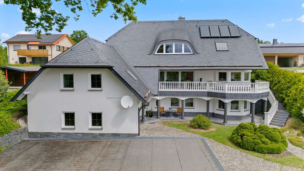 Immobilie in Wirsberg - Luxuriöse Architektenvilla! 1.417 m² Grundstück mit modernster Technik und ELW in ruhiger Traumlage - Bild 1