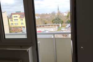 Freundliche 3-Zimmer-Wohnung mit Balkon, neuer Einbauküche und Stellplatz – Diesterwegstraße 2, 39110 Magdeburg – Vorschaubild 3