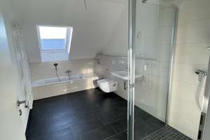Exklusive und ruhige 3,5-Zimmer-Neubauwohnung KFW 55 Standard mit Balkon und Einbauküche – Die vollständige Adresse der Immobilie erhältst du vom Anbieter., 93057 Konradsiedlung-Wutzlhofen, Regensburg – Vorschaubild 3