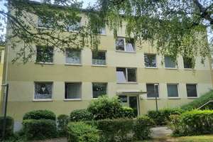 Gut geschnittene 4 Zimmerwohnung mit Balkon in Düsseldorf-Knittkuhl.