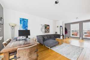 BACKSTEINROMANTIK & GROßE TERRASSE – IHRE NEUE OASE IN KREUZBERG – Berlin – Vorschaubild 3