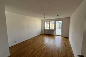 Schöne, helle 2-Zimmer-Wohnung mit Balkon in der Maxvorstadt – Theresienstraße 21, 80336 München – Vorschaubild 1