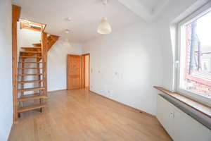 Charmante 4-Zimmer-Dachgeschosswohnung mit Spitzboden und ca. 105 m² Wohnfläche in Nürnberg-Gostenho – Die vollständige Adresse der Immobilie erhältst du vom Anbieter., 90429 Bärenschanze, Nürnberg – Vorschaubild 9