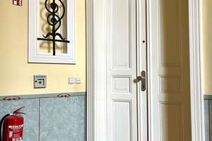 Top aufgestellt mit dieser Wohnung: 3 Zimmer, Aufzug, Balkon, Fernwärme, solides Denkmalobjekt! – Die vollständige Adresse der Immobilie erhältst du vom Anbieter., 1307 Johannstadt-Nord, Dresden – Vorschaubild 11