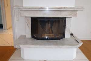 Helle und gepflegt 4 1/2 Zi.-DG-Whg., EBK, gr. Loggia, 1 TG-Stellpl. u. 1 PKW-Stellpl. , HM-Service