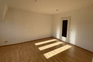 2- Zimmer Dachgeschoss-Wohnung mit Stellplatz in Stadtfeld – Uhlandstraße 9, 39108 Stadtfeld Ost, Magdeburg – Vorschaubild 3
