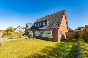 Grundstück mit Altbestand unweit vom Strand in Westerland
Ideal für ein Neubauvorhaben – Die vollständige Adresse der Immobilie erhältst du vom Anbieter., 25980 Sylt (Gemeinde) – Vorschaubild 1