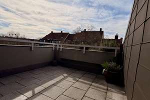 Großzügige 2-Zimmer Dachgeschoss-Terrassenwohnung in Nürnberg-Großreuth h.d. Veste – Kleinreuther Weg 40, 90408 Uhlandstraße, Nürnberg – Vorschaubild 2