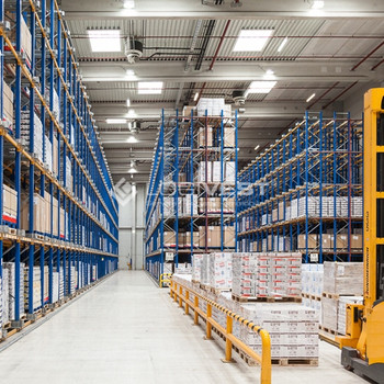 Hochmoderne Lager- und Logistikflächen mit Seitenandienung