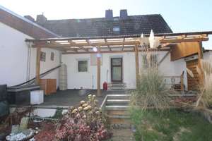 Gemütliches Reihenendhaus mit Gartenidylle, Kamin, unterkellert,  und 2 Stellplätzen – Die vollständige Adresse der Immobilie erhältst du vom Anbieter., 38226 Lebenstedt, Salzgitter – Vorschaubild 2