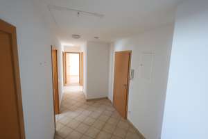 Provisionsfrei: Helle 4-Zimmer-Wohnung mit Klimaanlage, großem Balkon & Carport in Freiburg-Waltersh – 79112 Waltershofen, Freiburg im Breisgau – Vorschaubild 3