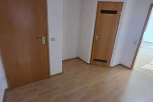 Lebendiger Wohnraum: 2,5-Zimmer-Wohnung in Esslingen am Neckar – Landenbergerstraße 14, 73728 Innenstadt, Esslingen am Neckar – Vorschaubild 5
