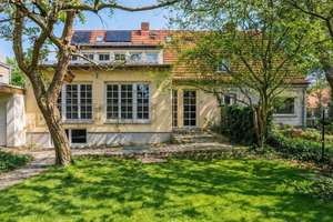 Familienhaus mit traumhaftem Garten und Top-Energieeffizienz – Die vollständige Adresse der Immobilie erhältst du vom Anbieter., 14165 Zehlendorf, Berlin – Vorschaubild 1