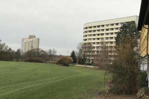 BEZUG&PROVISIONFREI! 2-Zimmer-Wohnung im 6. OG mit 2 großen  Süd Balkonen in Erlangen-Alterlangen – Dechsendorfer Straße 2a, 91054 Tal, Erlangen – Vorschaubild 1