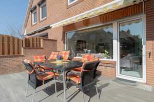 Geesthacht: Attraktive Doppelhaushälfte mit Vollkeller, Carport und sonniger Süd-West-Terrasse! – Herzogtum Lauenburg (Kreis) – Vorschaubild 2