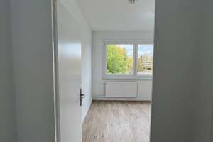 Familien aufgepasst!! 5-Zimmer-Wohnung mit 2 Bädern und 2 Balkonen – Wolgograder Allee 72, 9123 Hutholz, Chemnitz – Vorschaubild 2