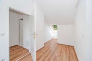 Ganz oben zuhause - Helle 2-Zimmer-Dachgeschosswohnung mit sonniger Süd-Dachterrasse – Die vollständige Adresse der Immobilie erhältst du vom Anbieter., 81737 Altperlach, München – Vorschaubild 7