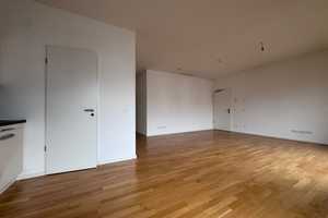 Große 2-Zimmerwohnung mit Balkon, Loggia und Einbauküche – Hedwig-Porschütz-Str. 13, 10557 Berlin – Vorschaubild 2