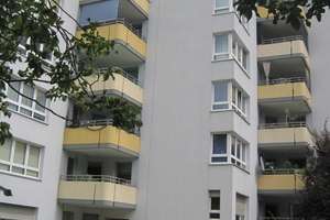 Ruhig wohnen, schnell bei Audi: Renovierte 3-Zimmer-Wohnung mit Balkon! – Rheinbergerstr. 7, 85057 Nordwest, Ingolstadt – Vorschaubild 2