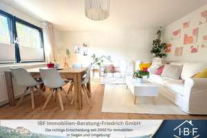 Modernes Wohnen: Umfangreich sanierte Wohnung mit Balkon und Doppelgarage