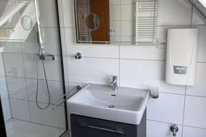 Frisch sanierte 1-Zimmer-DG-Wohnung mit Designerbad & Parkett in Köln-Weidenpesch – Nerusser strasse 50737, 50737 Longerich, Köln – Vorschaubild 18