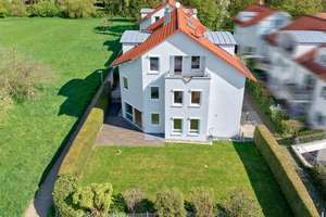 Einziehen & Wohlfühlen: Familientraum in Feldrandlage mit viel Platz, 2 Garagen & Panoramafernsicht! – Die vollständige Adresse der Immobilie erhältst du vom Anbieter., 70599 Plieningen (Ortsteil), Stuttgart – Vorschaubild 2