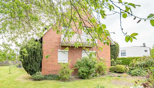 Bild von Zweifamilienhaus mit großem Garten in Jever – ideal für Familien oder Kapitalanleger