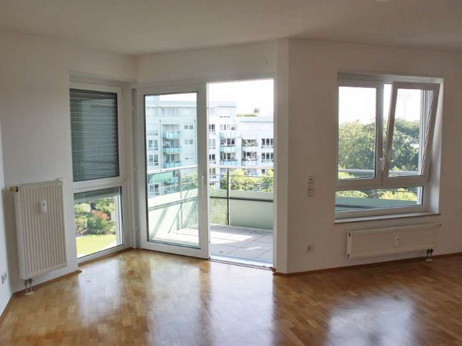 Wohnbereich mit Zugang zum Bal