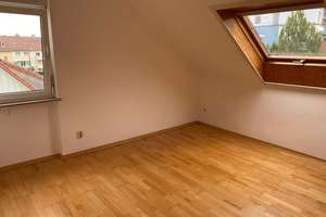 Dachgeschosswohnung mit drei Räumen, Einbauküche und Hobbyraum – Holderbuschweg 8, 70563 Heerstraße, Stuttgart – Vorschaubild 11