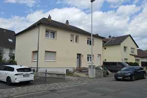 Komplett Saniertes Einfamilienhaus mit einliegerwohnung