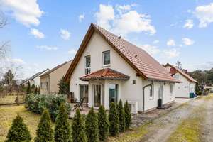 Zukunftssicher wohnen: A+ Energieeffizienz auf 650m² Grundstück nahe Berlin – Die vollständige Adresse der Immobilie erhältst du vom Anbieter., 15806 Zossen – Vorschaubild 1