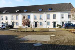 Schönes Reihenhaus in guter Lage von Kaiserslautern. Freundlich wohnen! Tür an Tür auf Du und Du. – Daniel-Häberle-Straße 4H, 67657 Kaiserslautern – Vorschaubild 1