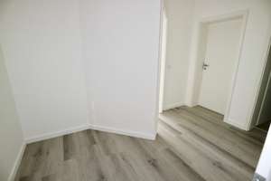 Helle 2-Zimmer-Dachgeschosswohnung mit Balkon, Einbauküche und 2 Stellplätzen in Eisenberg – Goethestraße 12, 67304 Eisenberg (Pfalz) – Vorschaubild 4